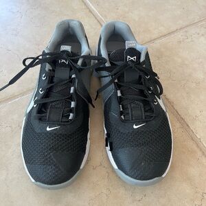 Men’s Nike Metcon 7 Athletic Training Shoes (size 8)